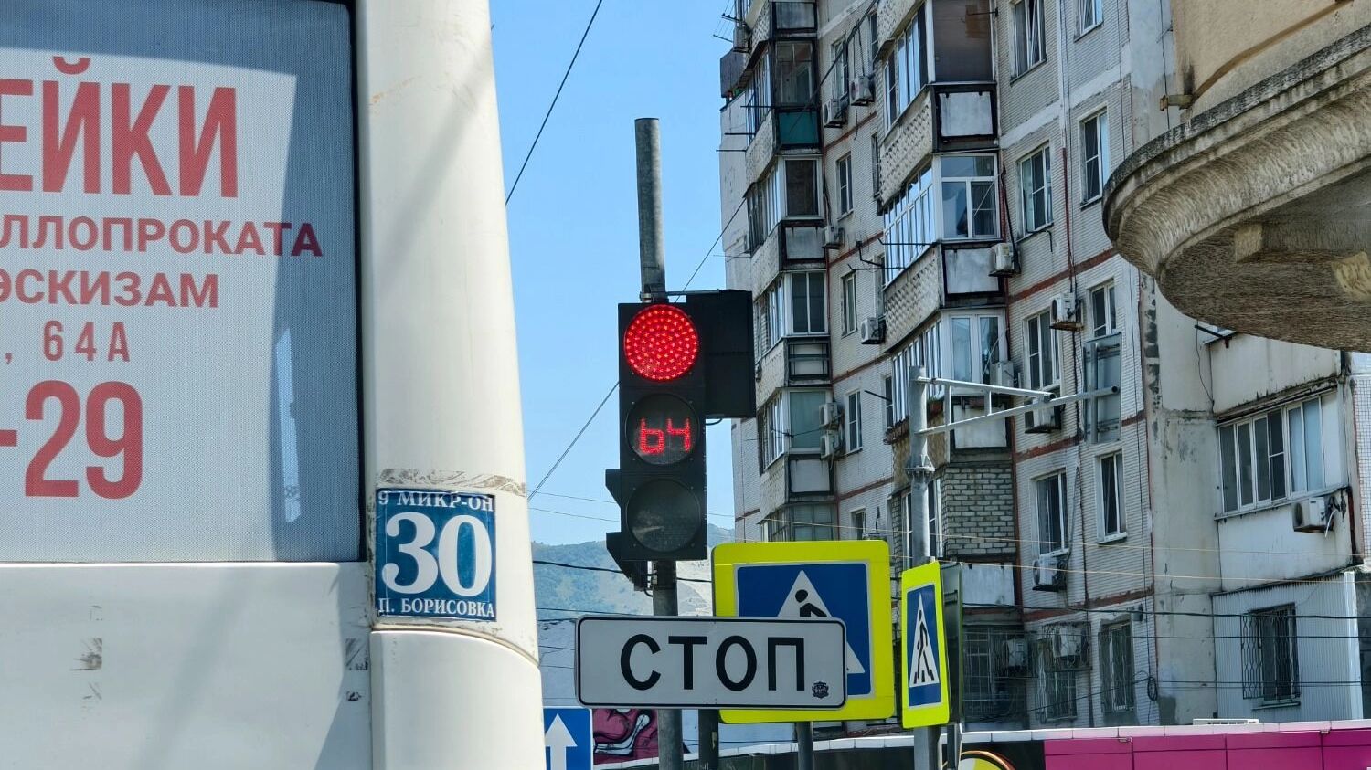 В Новороссийске водителям приходится часто стоять на светофорах