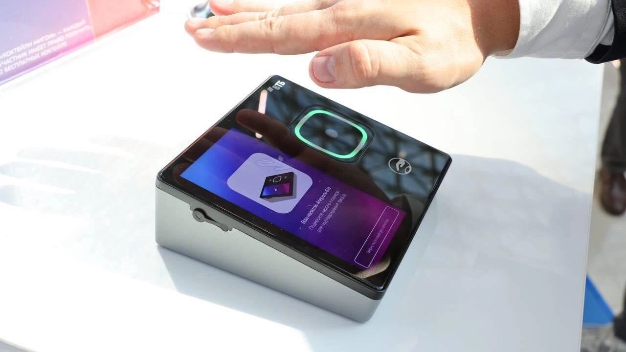 Оплата покупок по рисунку вен: ВТБ представил новый платежный терминал