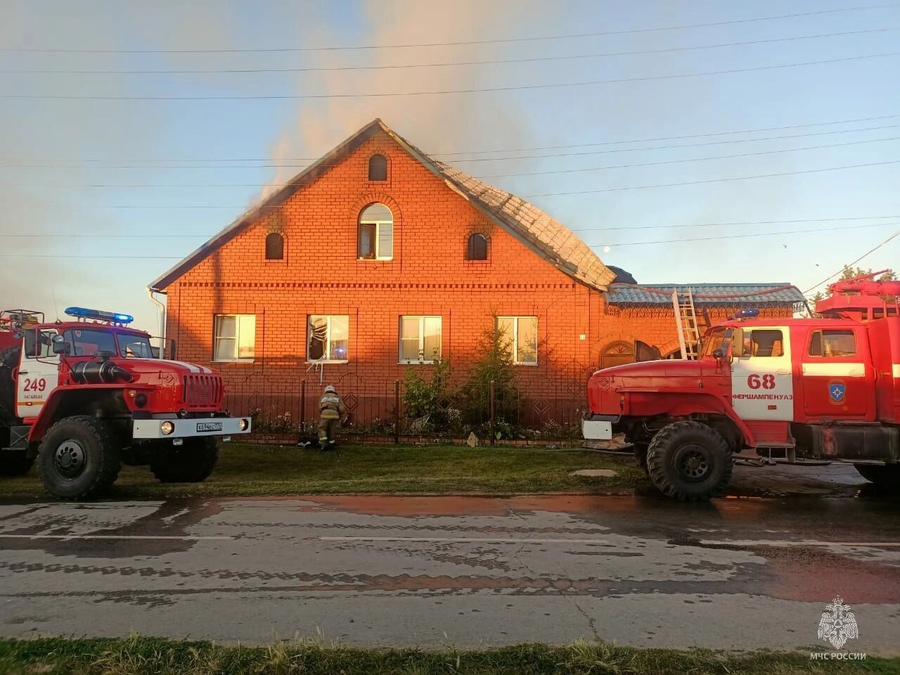 Пожарные ликвидировали в селе Фершампенуаз возгорание на площади 270 квадратных метров