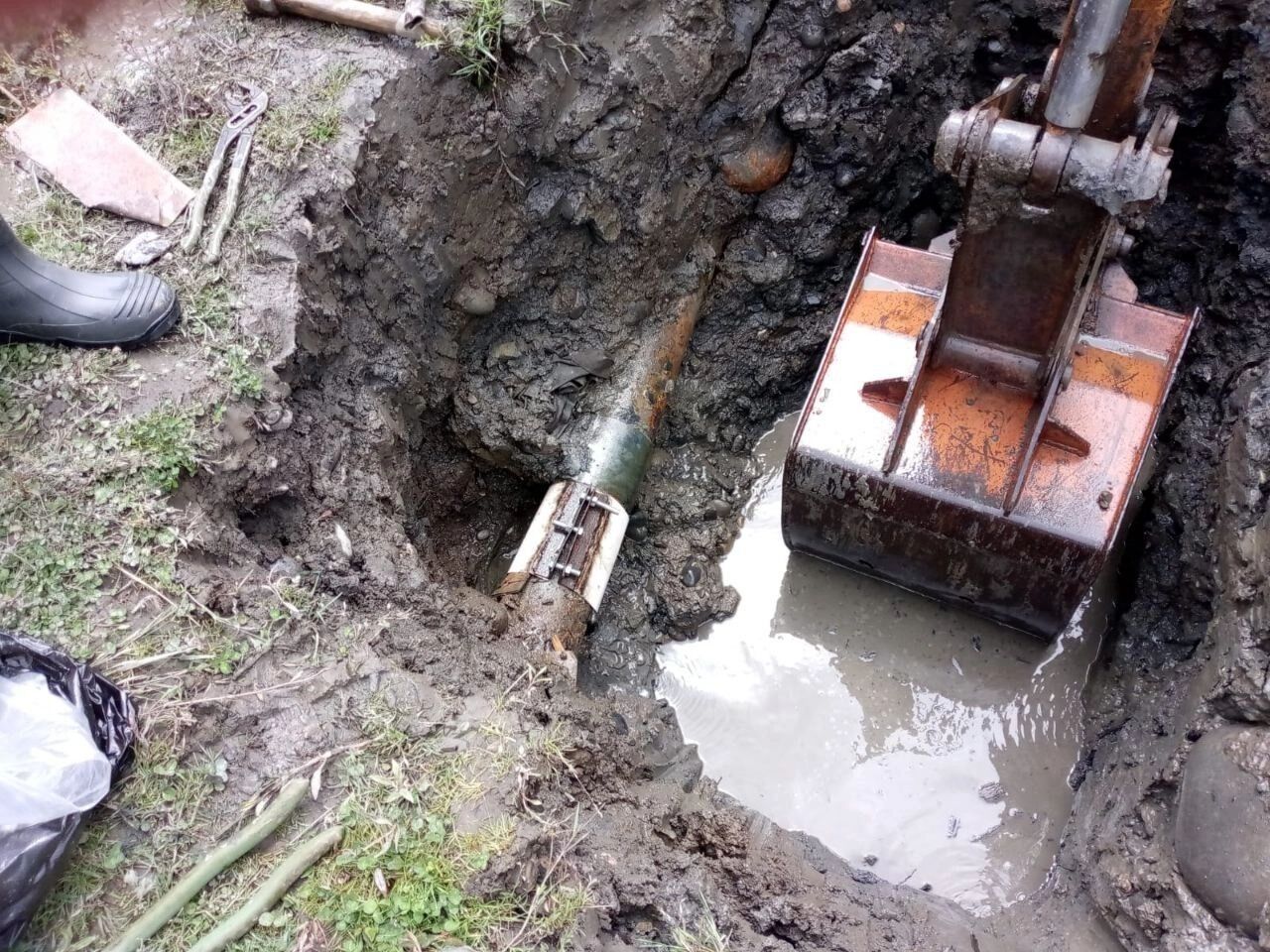 Ремонтные работы на водопроводе в Магарамкенте