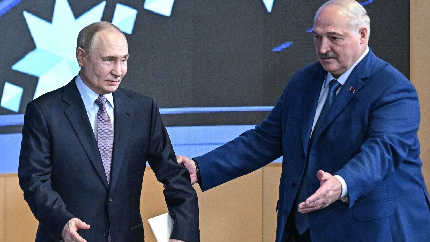 России сейчас нужно отчасти использовать опыт и Белоруссии, и Китая, и СССР