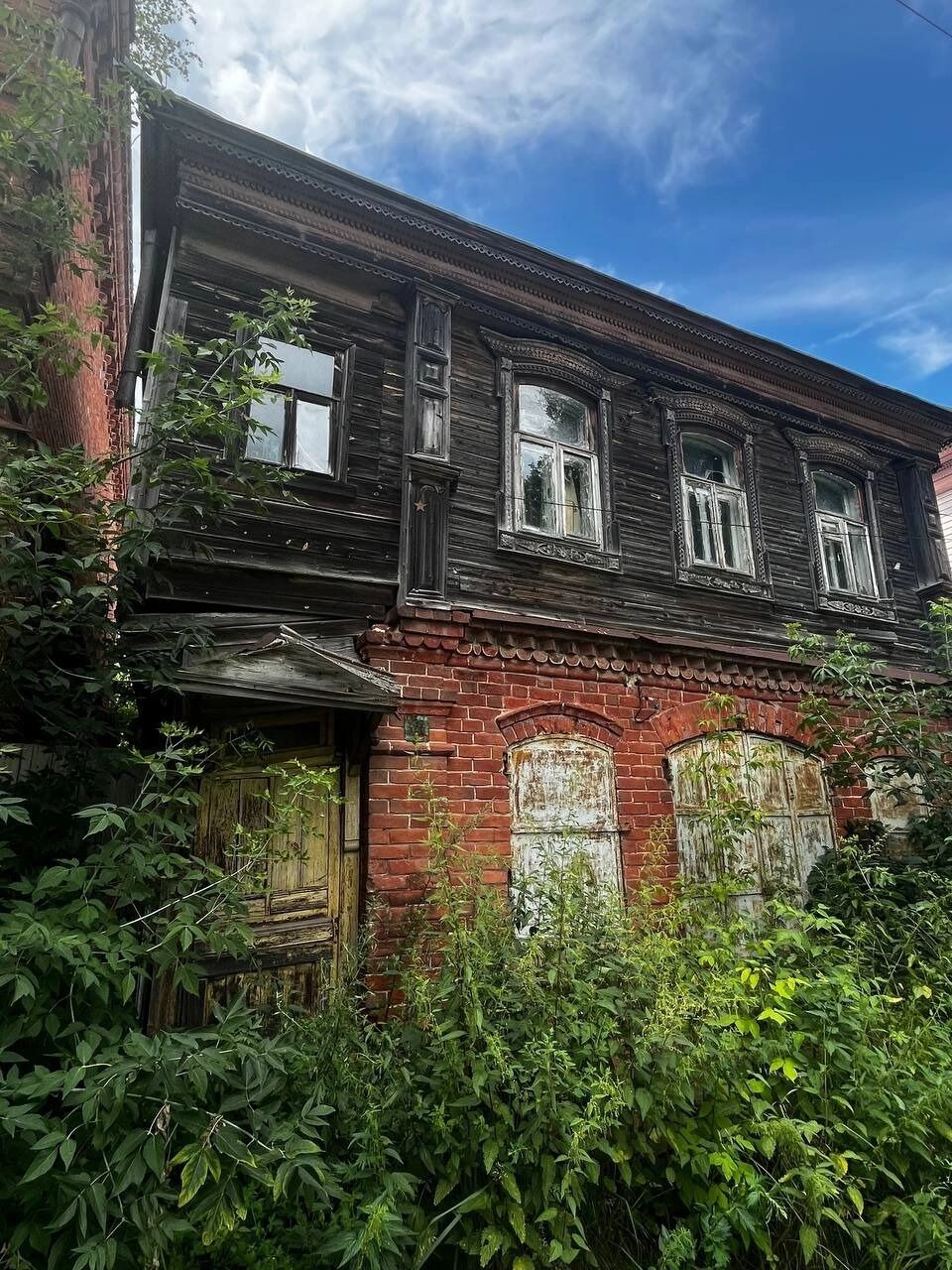 Заброшенные здания в Работках 