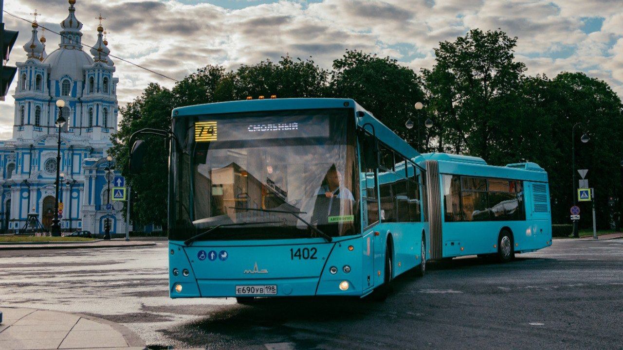 В общественном транспорте Петербурга на один день отменят плату за проезд