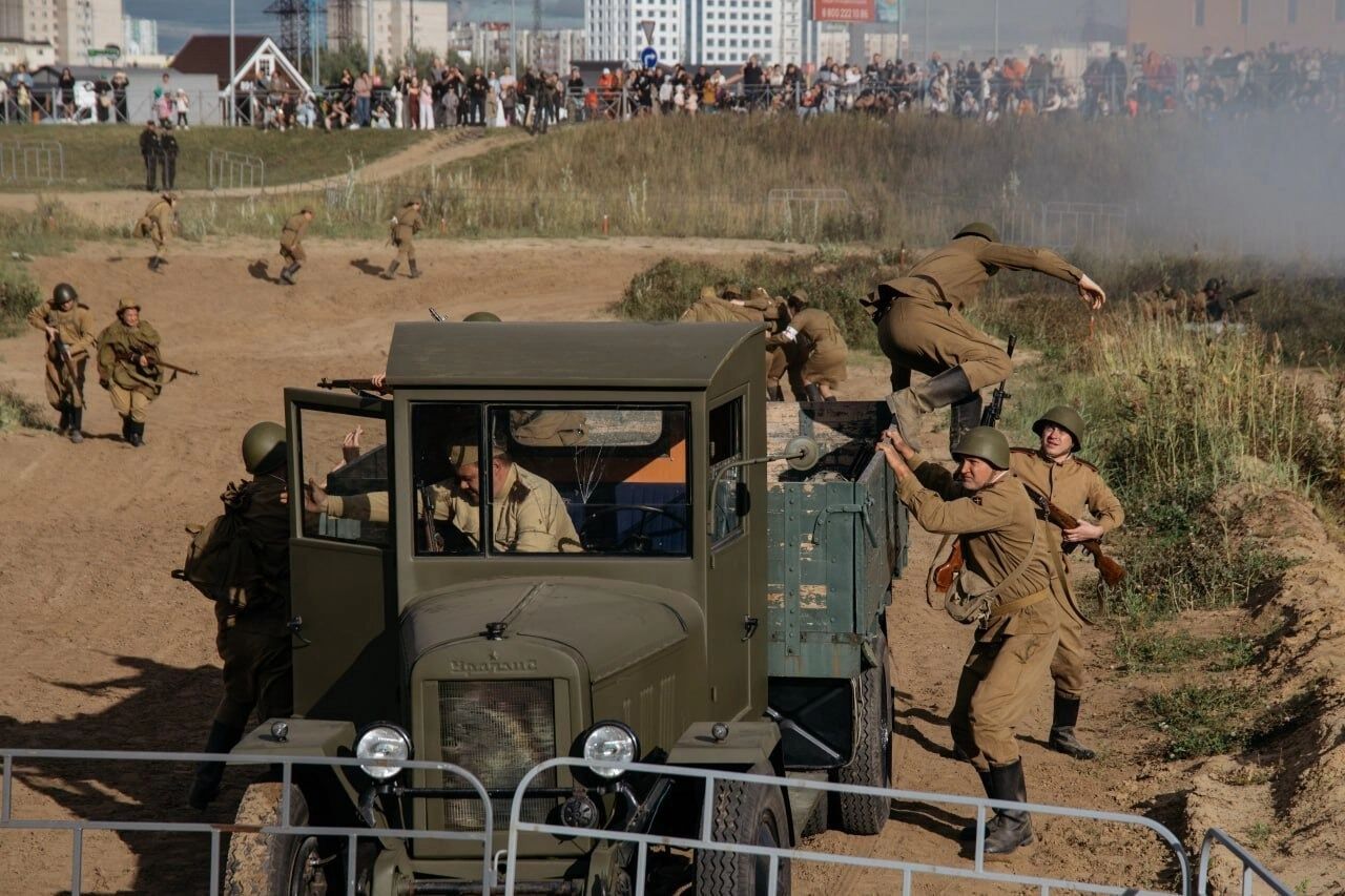 Жители Сургута стали свидетелями исторического подвига, совершенного более 80 лет назад.