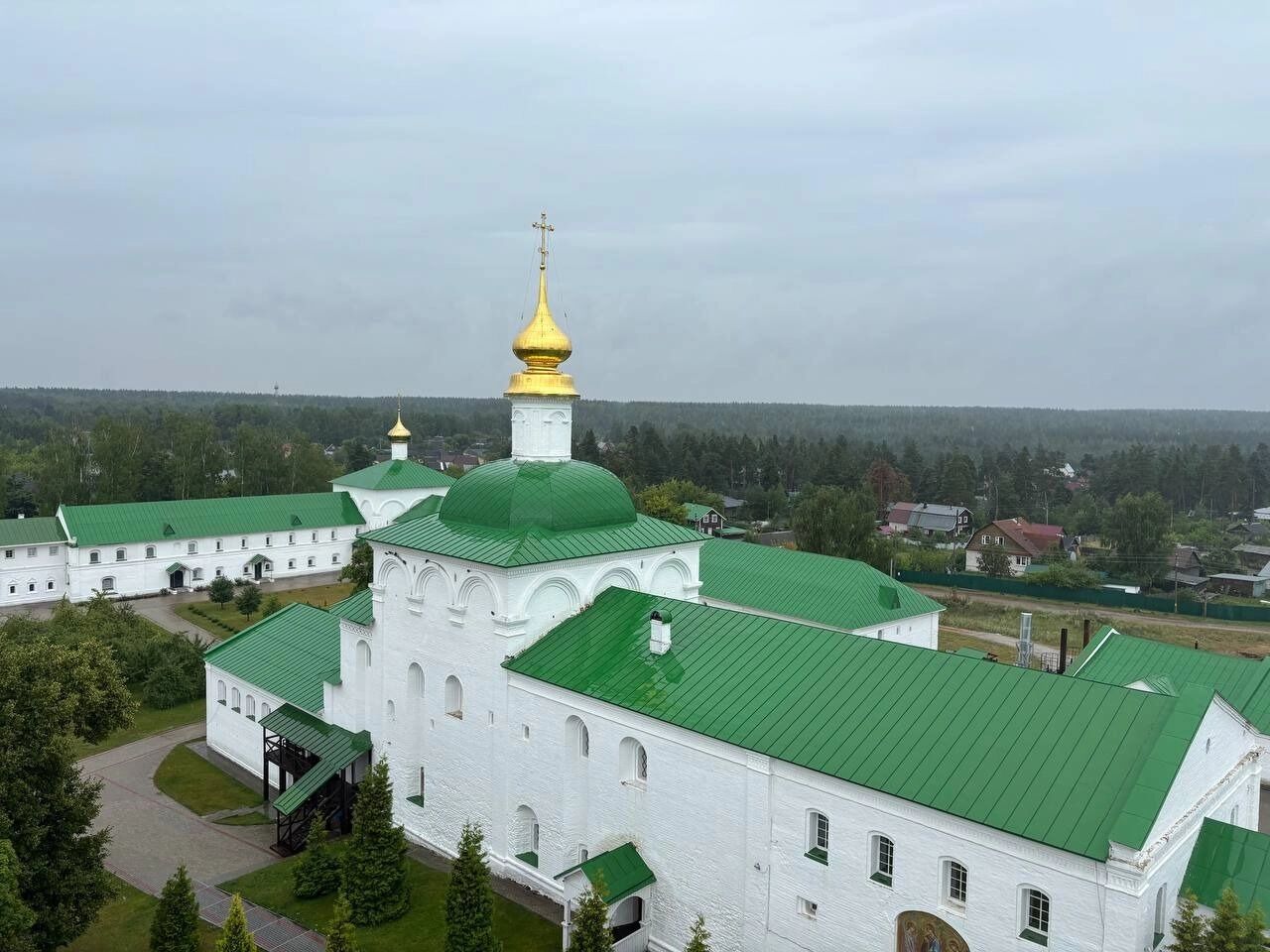 Свято-Успенский мужской монастырь во Фролищах