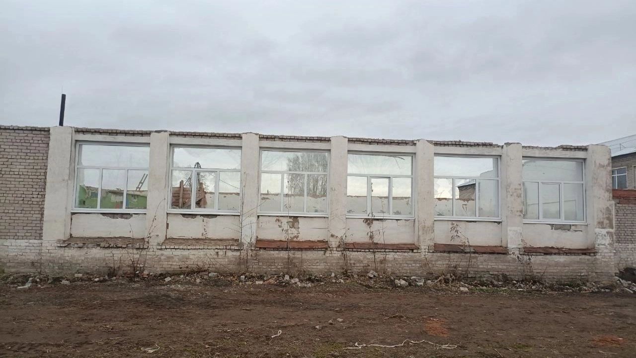 Больше года власти Удмуртии не могут отремонтировать школу в Какможе