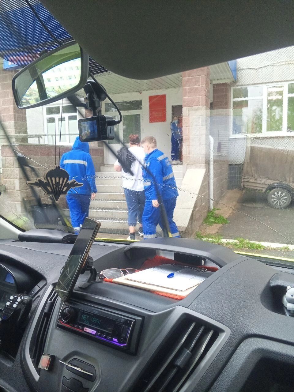 Довезли женщину