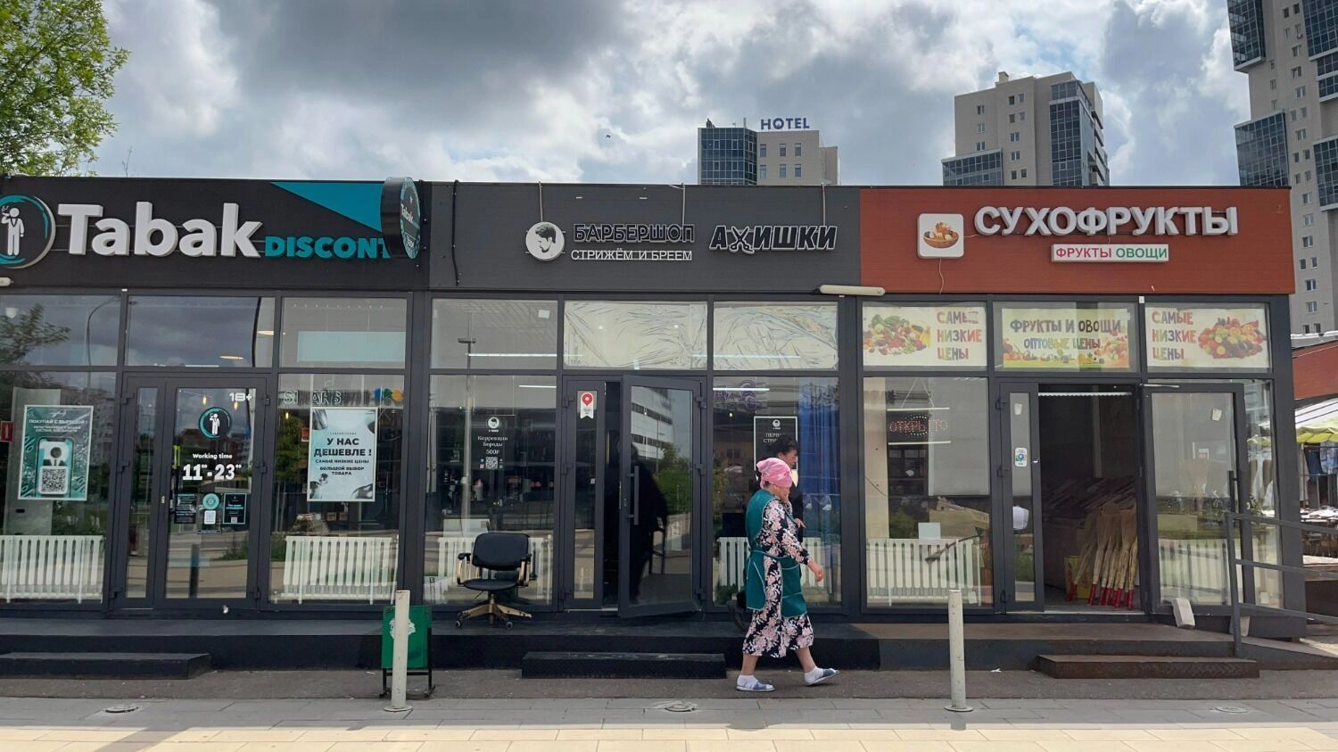 Со&nbsp;стороны подземки не&nbsp;так давно появились новые крытые павильоны