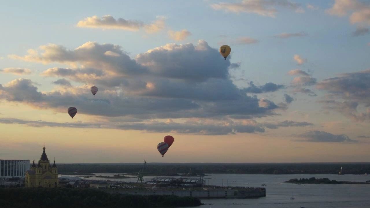 Шары пролетали почти через весь город.