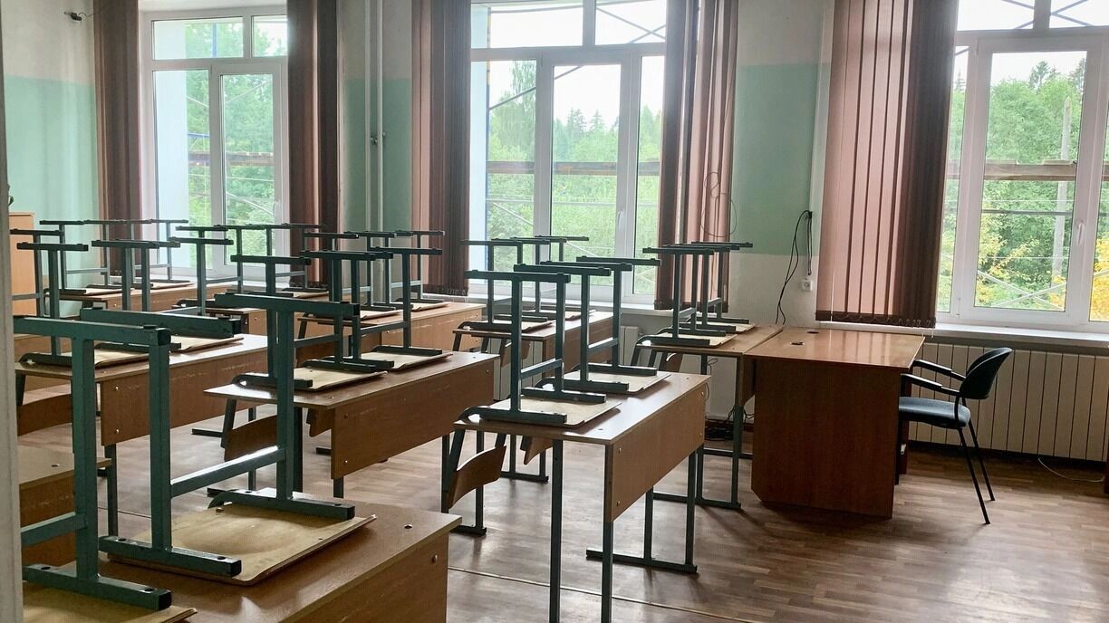 На фото: школьный класс