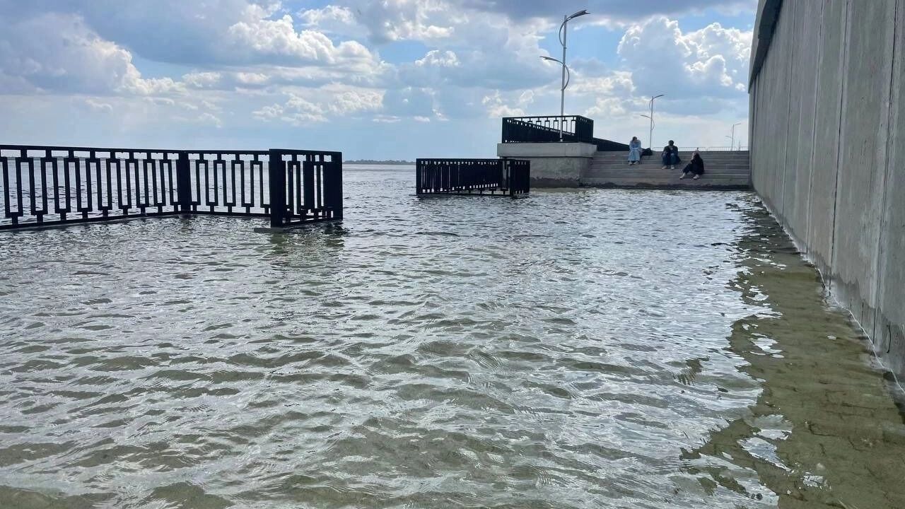 Волгоградцев предупредили о выходе из берегов Волги и Ахтубы