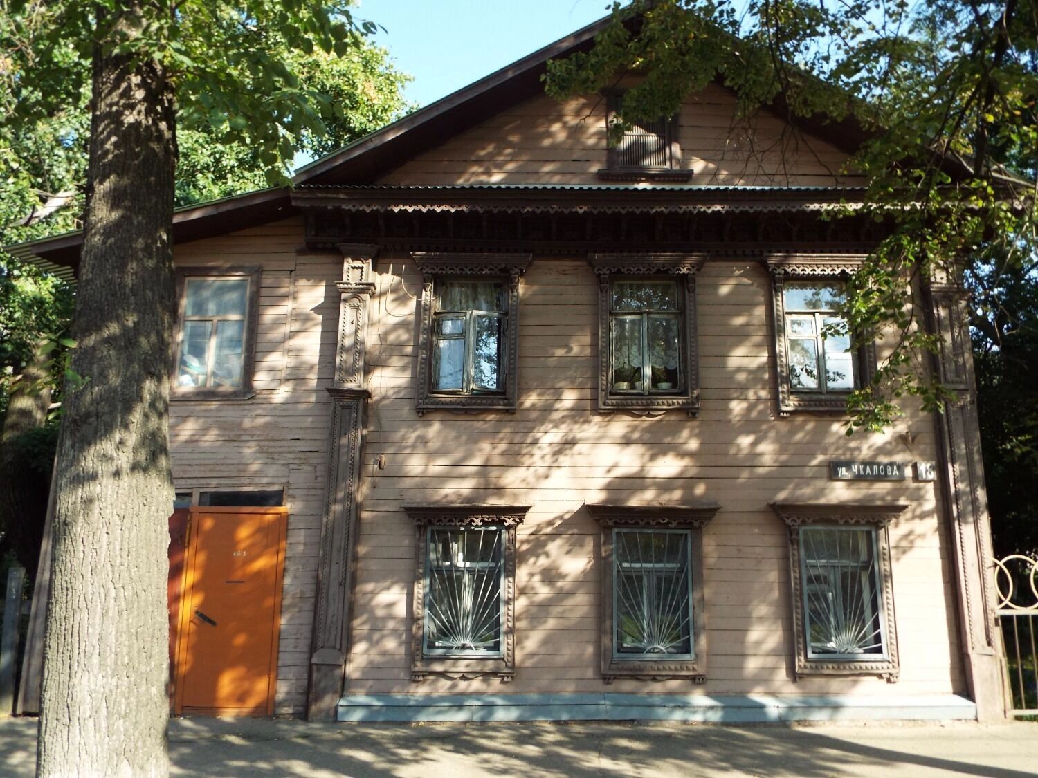 Улица со старинными домами в Канавине