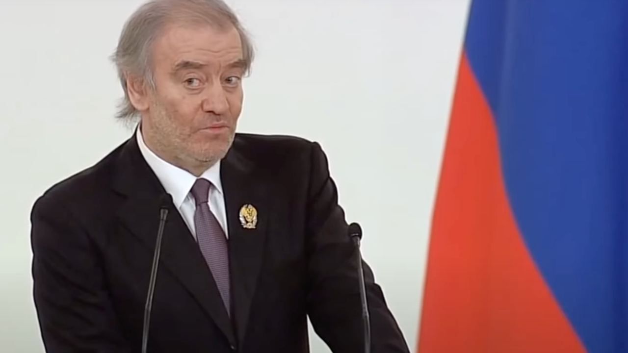 Гергиев сообщил о планах объединить театры России Гергиев сообщил о планах объединить театры России