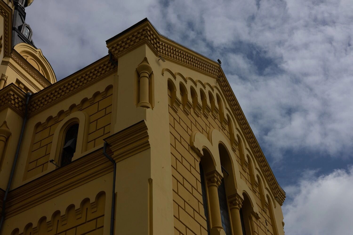 Высота храма достигает 87 метров