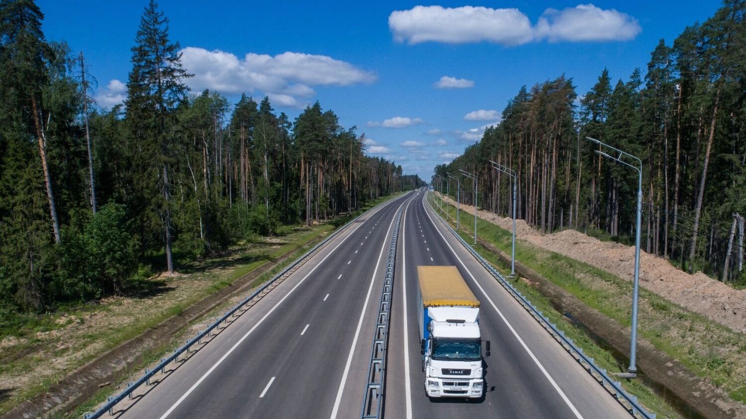 Российским автомобилистам пригрозили оплатой каждого километра пути