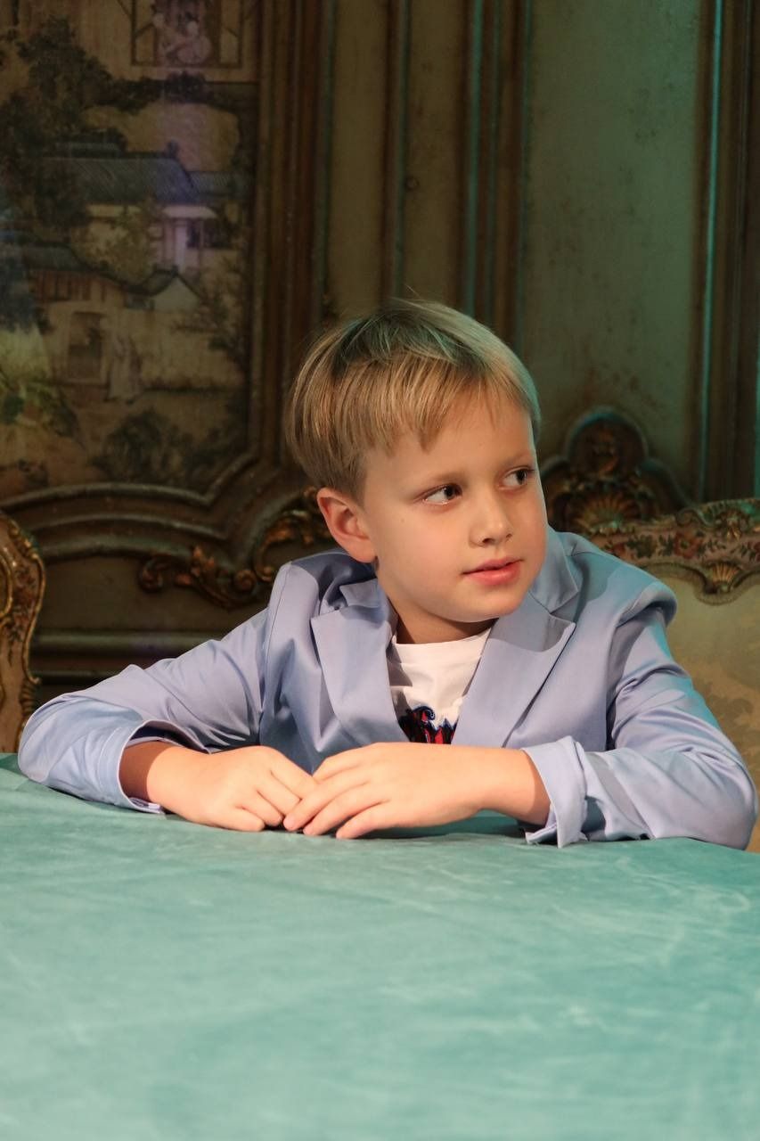 Собчак вместе с сыном покинула Россию