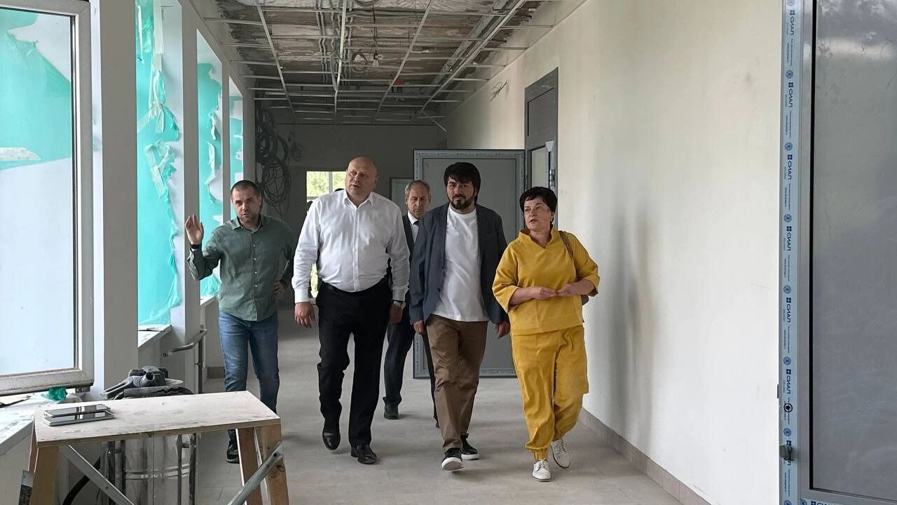 Обстановка внутри школ, закрытых на ремонт