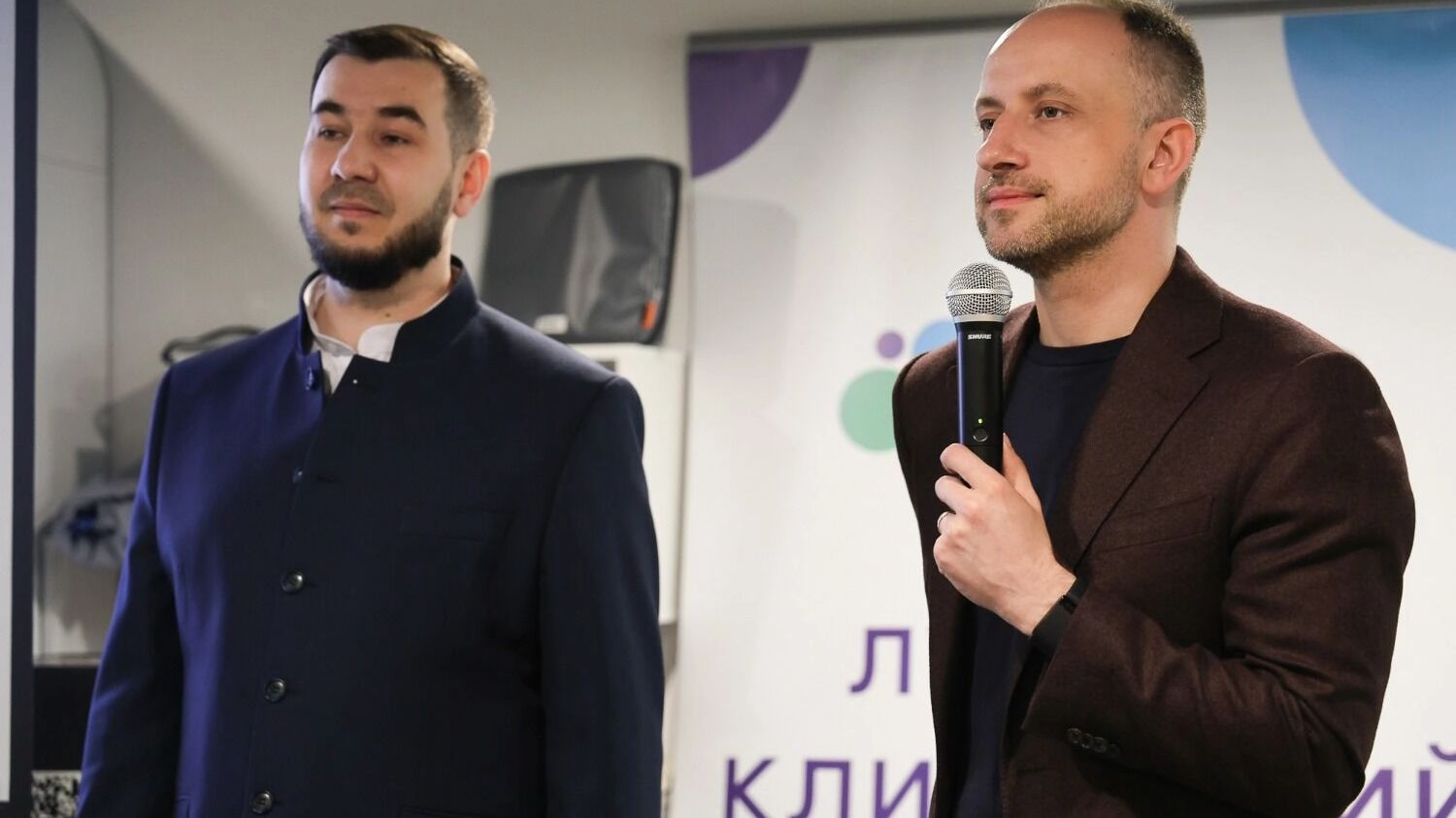 Роман Губанов (справа)