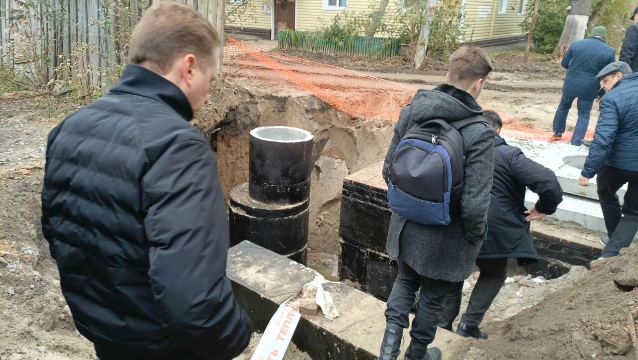 Пока работы не&nbsp;закончены, омичам приходится прыгать через&nbsp;ямы. Ну&nbsp;или идти в&nbsp;обход