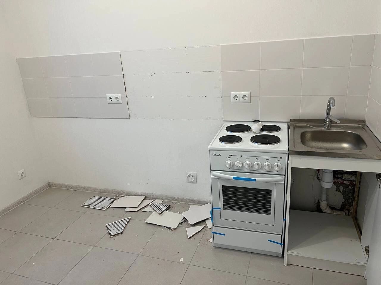 АЗС, кладбище и хорда: жителей дома в Царицино выселяют ради строительства метро