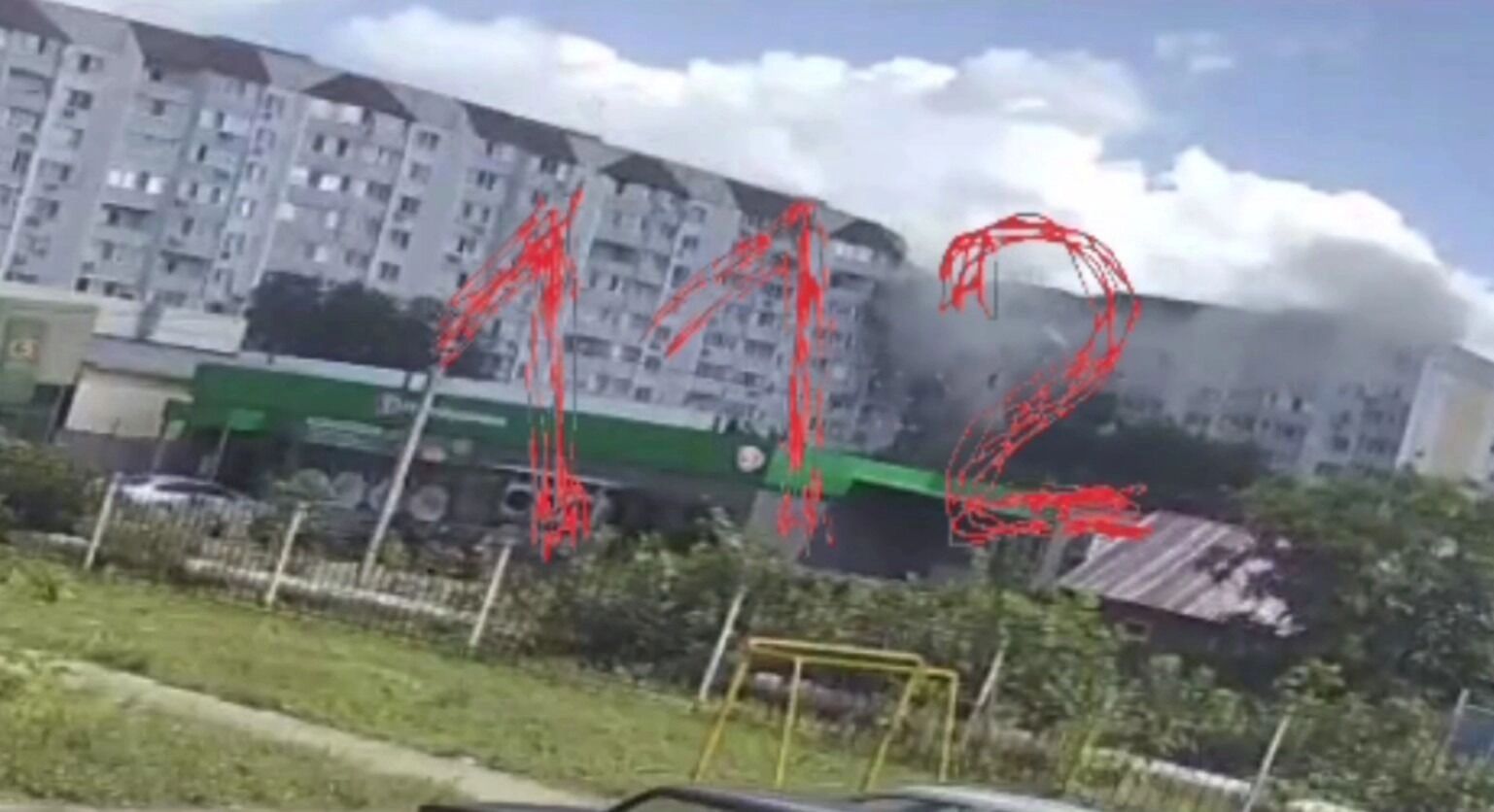 Момент взрыва в жилом доме