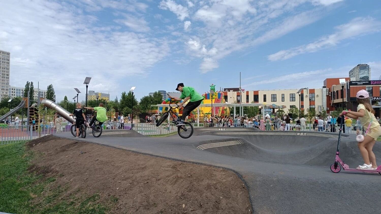 В парке появилось много спортивных площадок