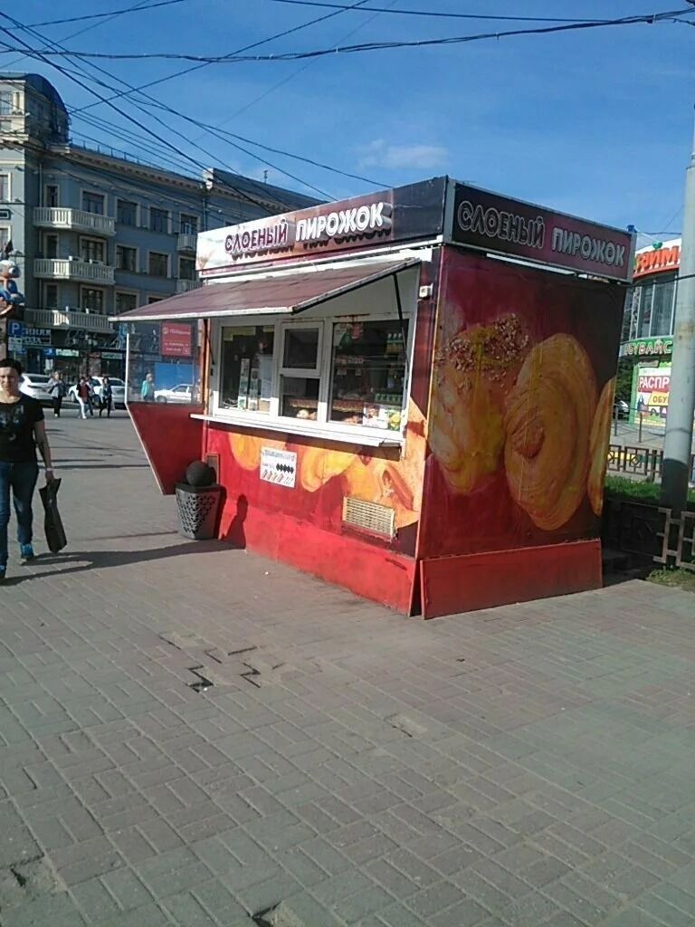 Ларек сети «Слоеный пирожок» в Нижнем Новгороде