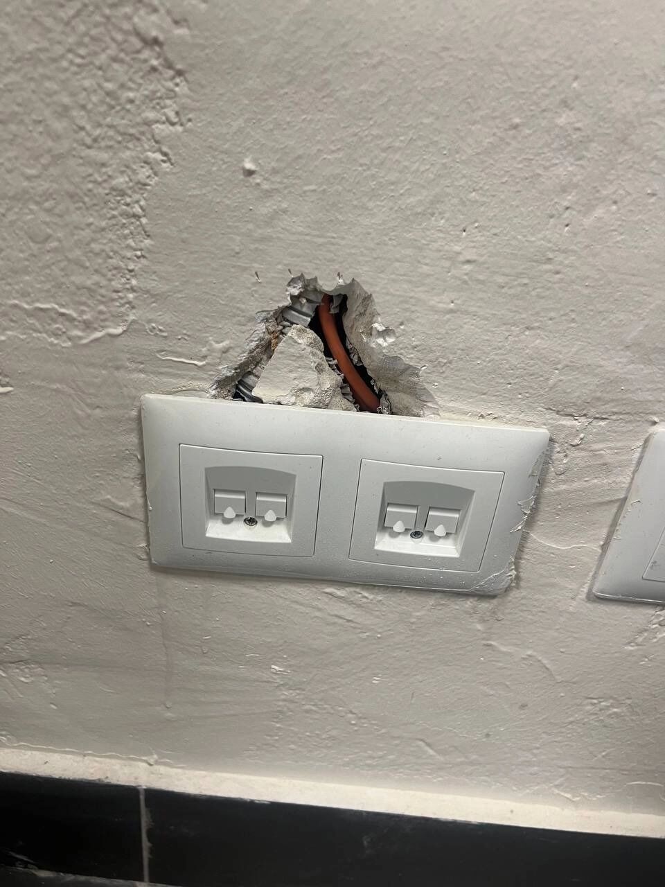 АЗС, кладбище и хорда: жителей дома в Царицино выселяют ради строительства метро