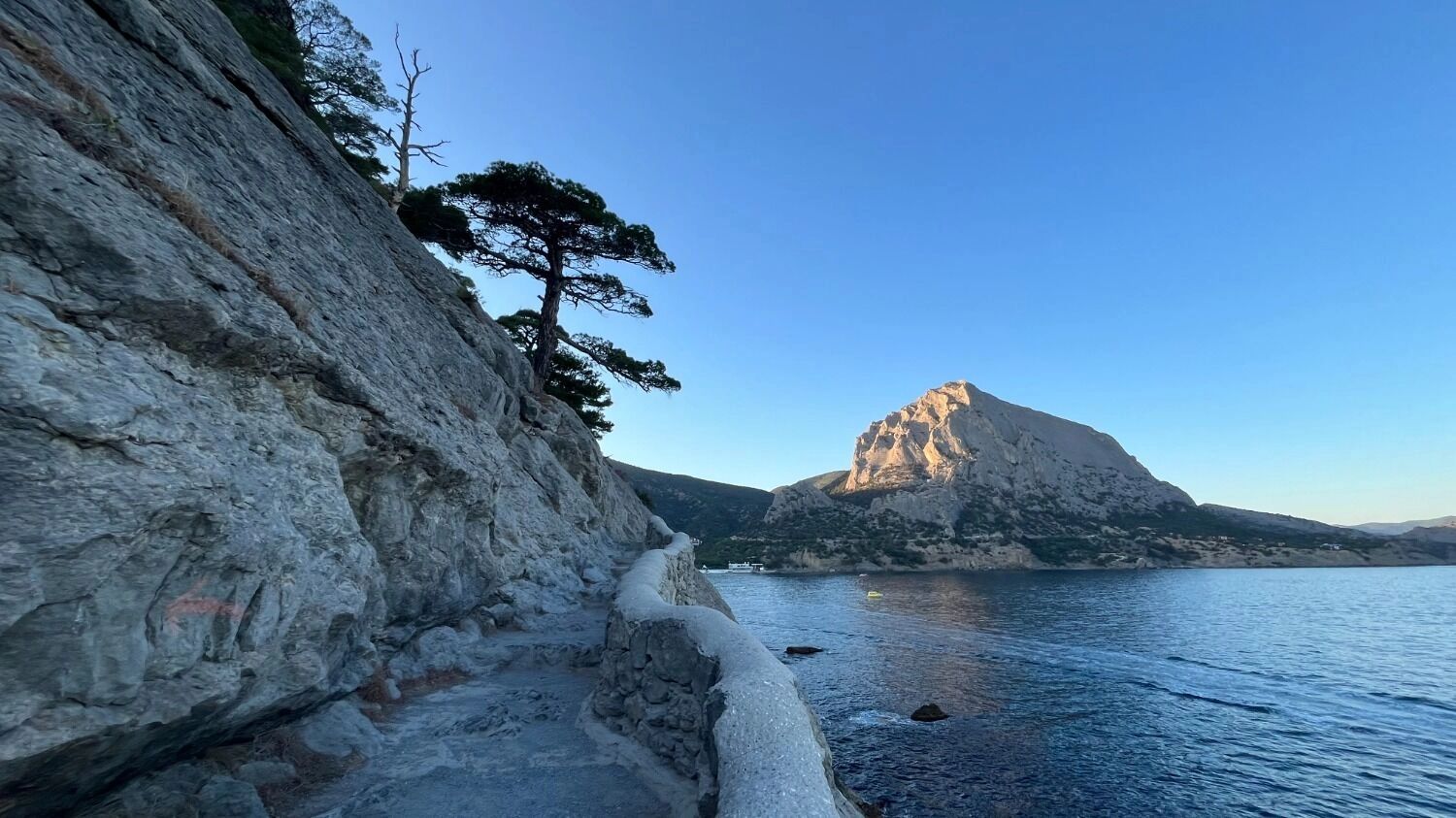 Вид на гору Сокол с тропы Галицина