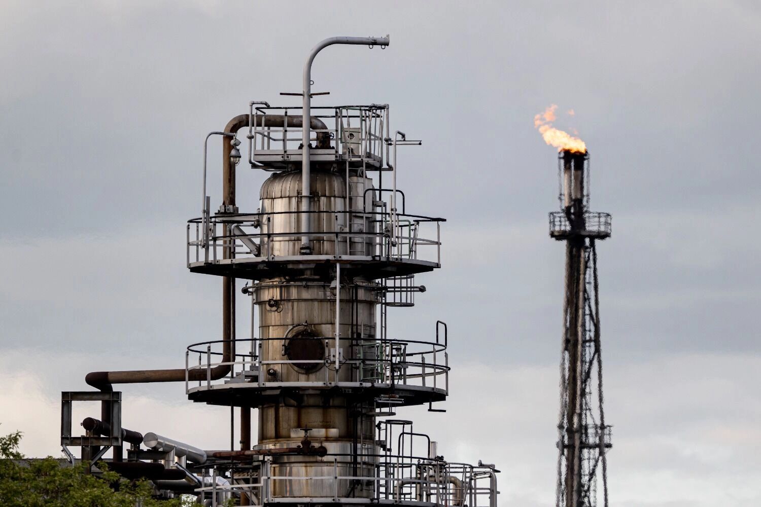 Трамп передал Сербии и Газпрому привет от Байдена. Санкции против НПЗ NIS действуют