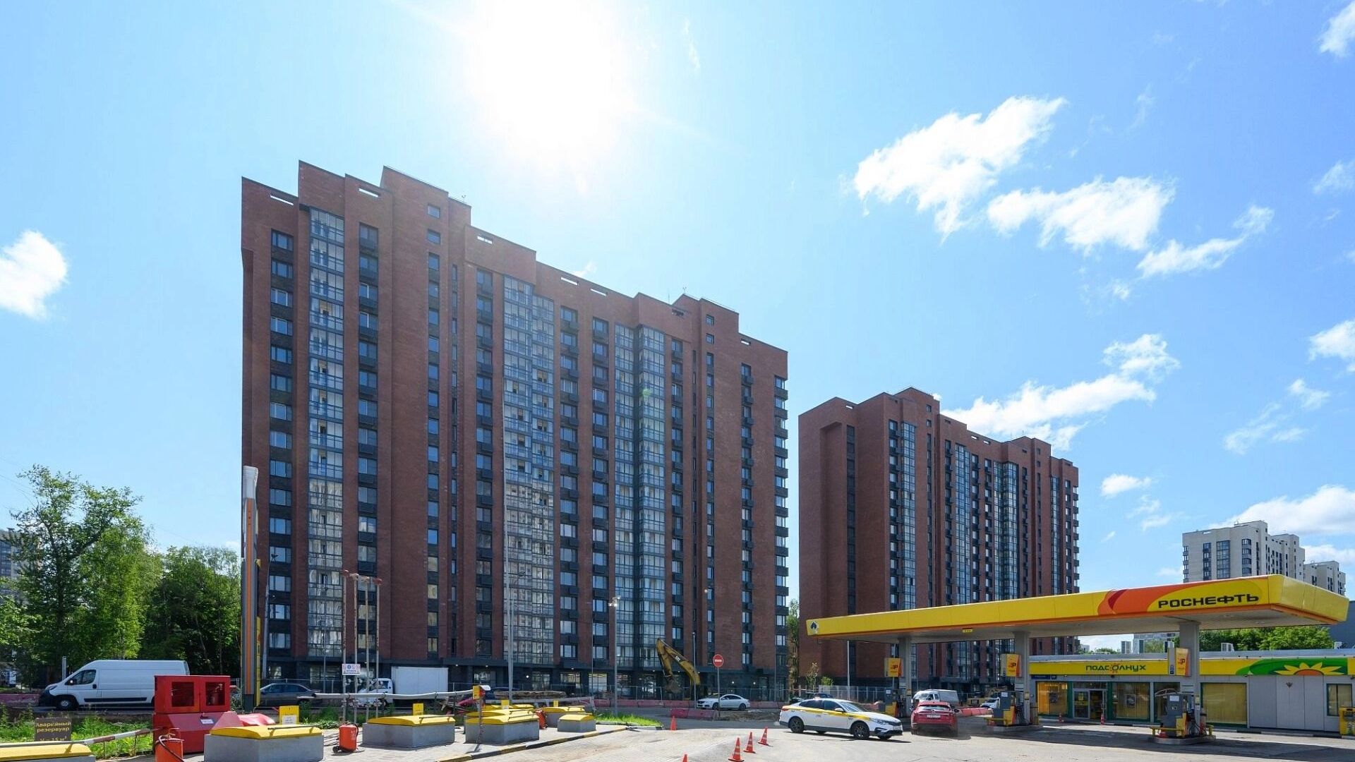 АЗС, кладбище и хорда: жителей дома в Царицино выселяют ради строительства метро