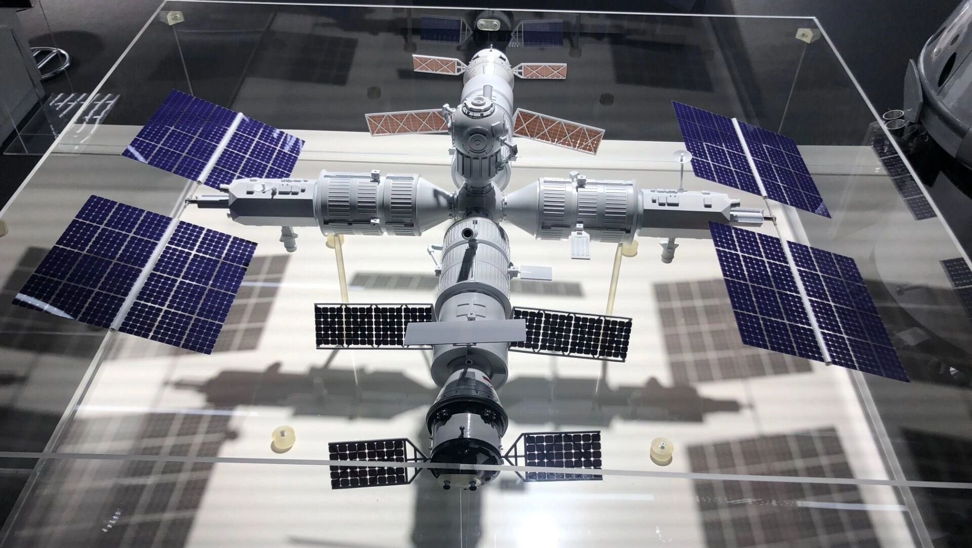 У Роскосмоса «отмена»: зачем изменили планы по РОС — новой орбитальной станции РФ