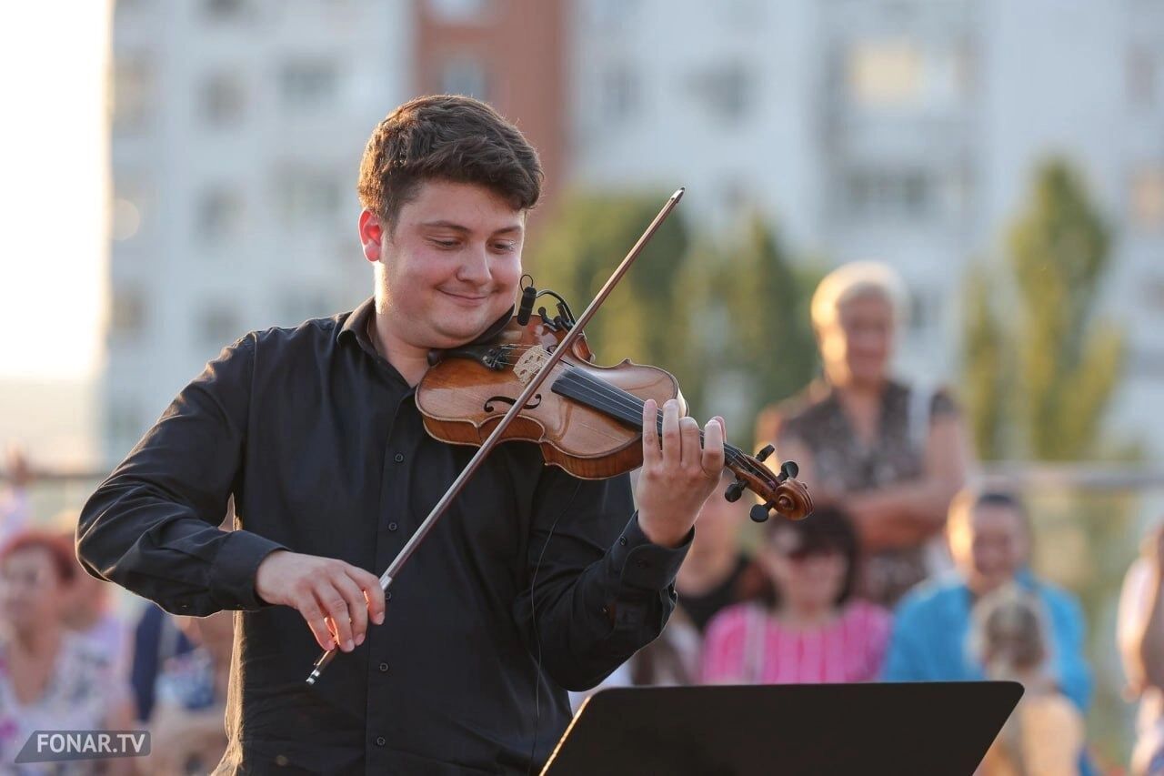 Выступление скрипача на&nbsp;крыше «Школы&nbsp;21»