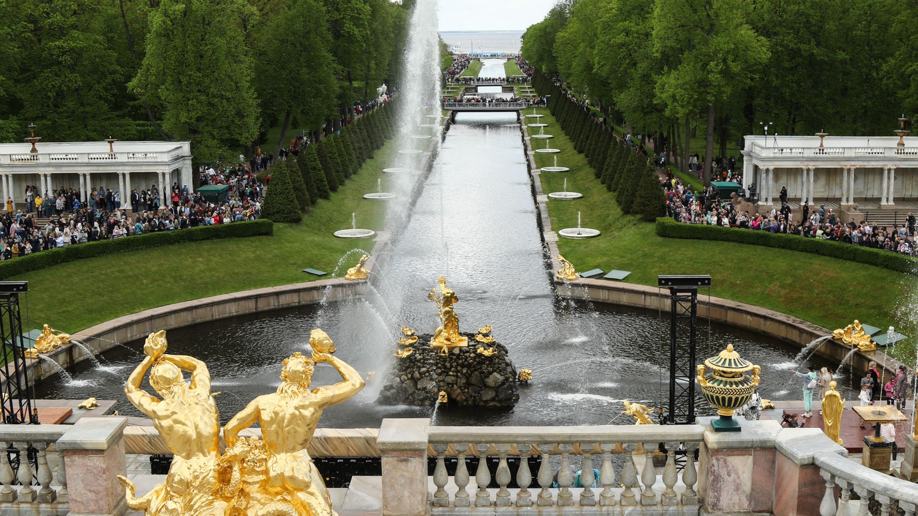 Фонтаны в Петергофе не отключат до 4 ноября Фонтаны в Петергофе не отключат до 4 ноября