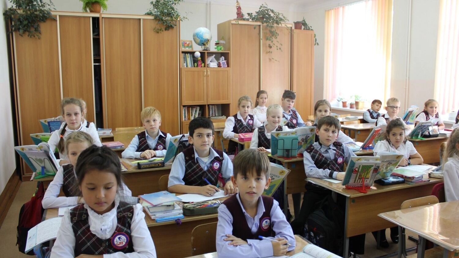 Кроме обязательных уроков, предусмотрено развитие дополнительного кругозора и личностных качеств ребят.