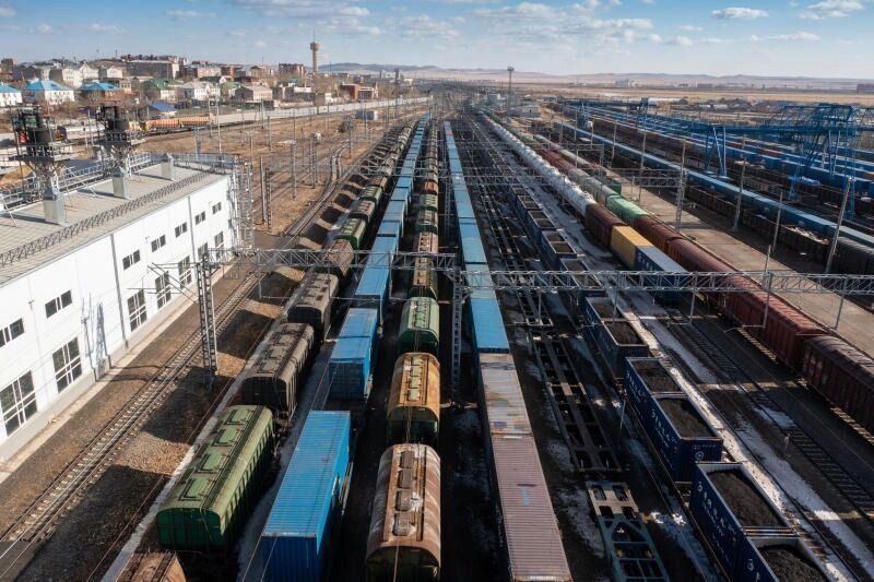 Грузовые железнодорожные составы в Забайкальском крае