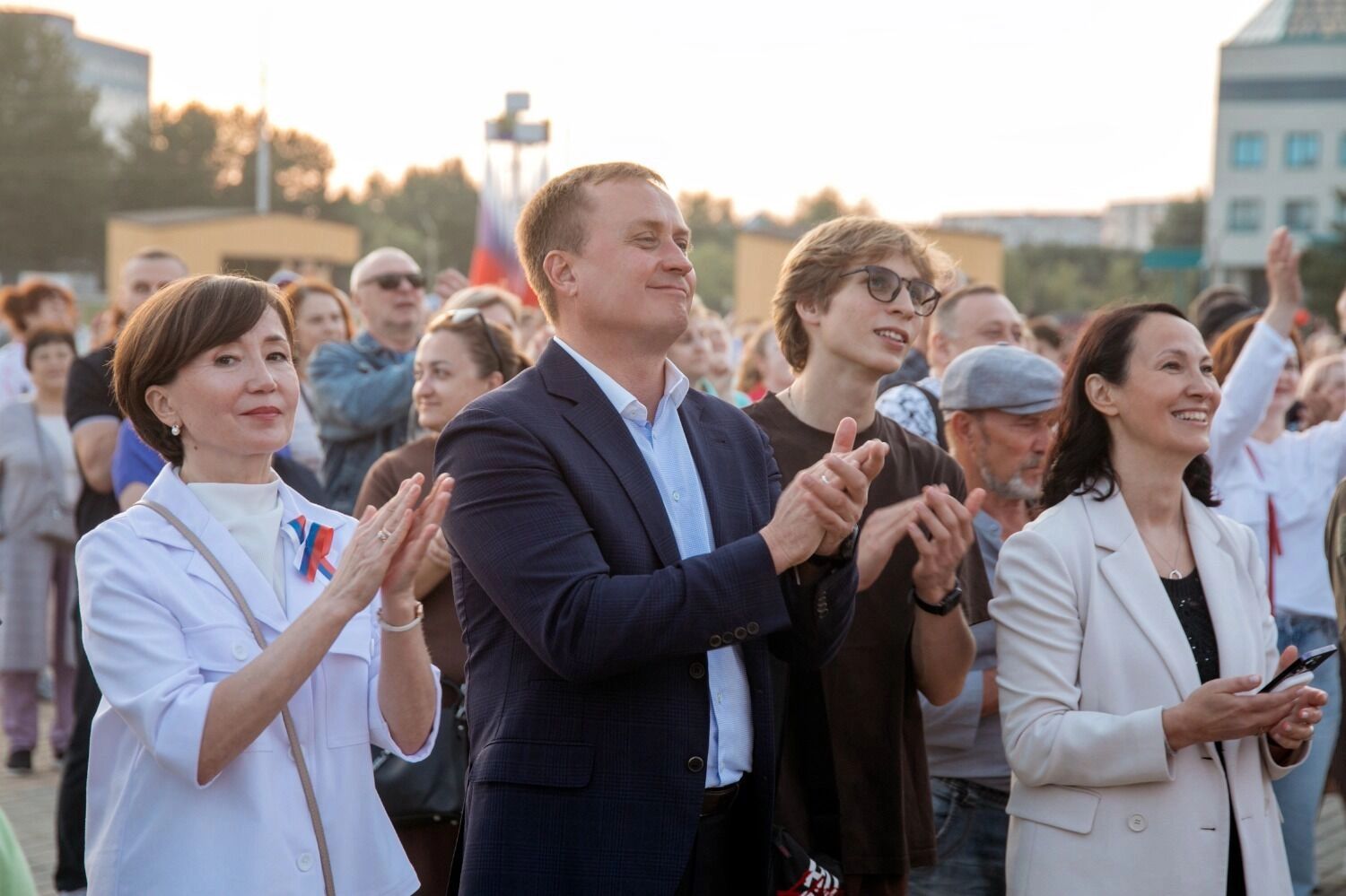 После официальной части горожан ждал незабываемый концерт популярной арт-группы «Хор Турецкого». 