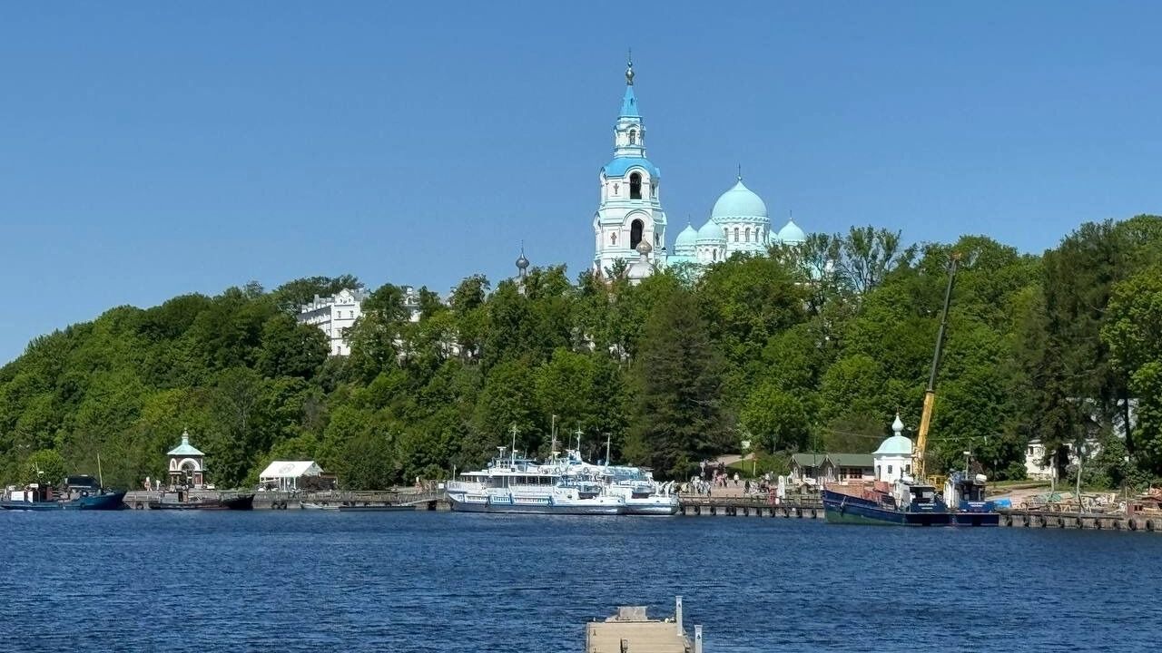 Добраться до Валаама можно по воде или по воздуху