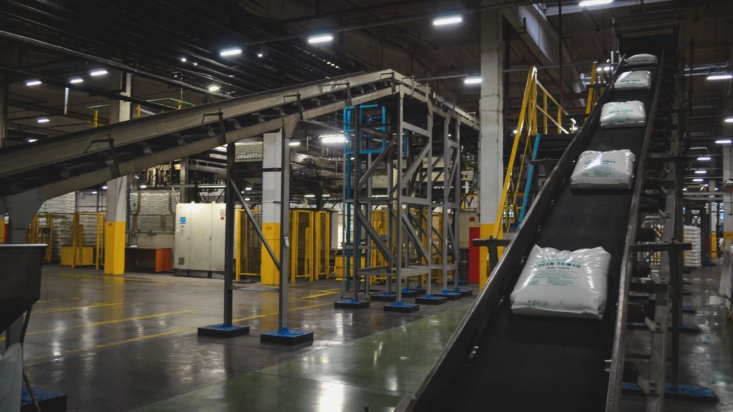 Владимир Путин предложил отойти от&nbsp;разделения «гражданских» и&nbsp;«военных» предприятий&nbsp;— за&nbsp;счет выпуска продукции двойного назначения