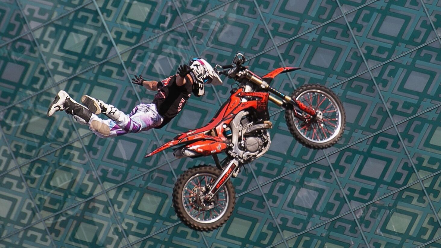 Впрочем, лето кончается, и&nbsp;через месяц пора питбайкеров пройдет без всяких законов.