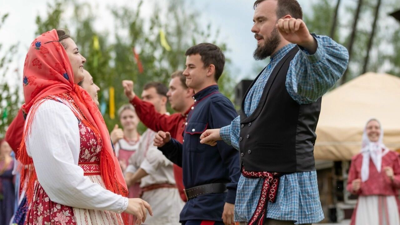 Киберпанк отменяется: почему россияне полюбили кокошники, лапти и русский стиль?