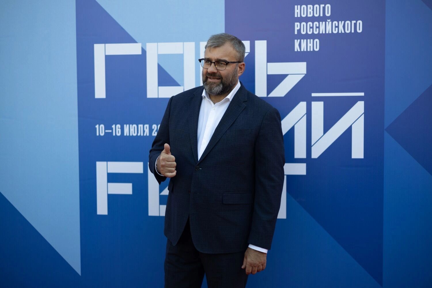Первым на дорожку вышел Михаил Пореченков