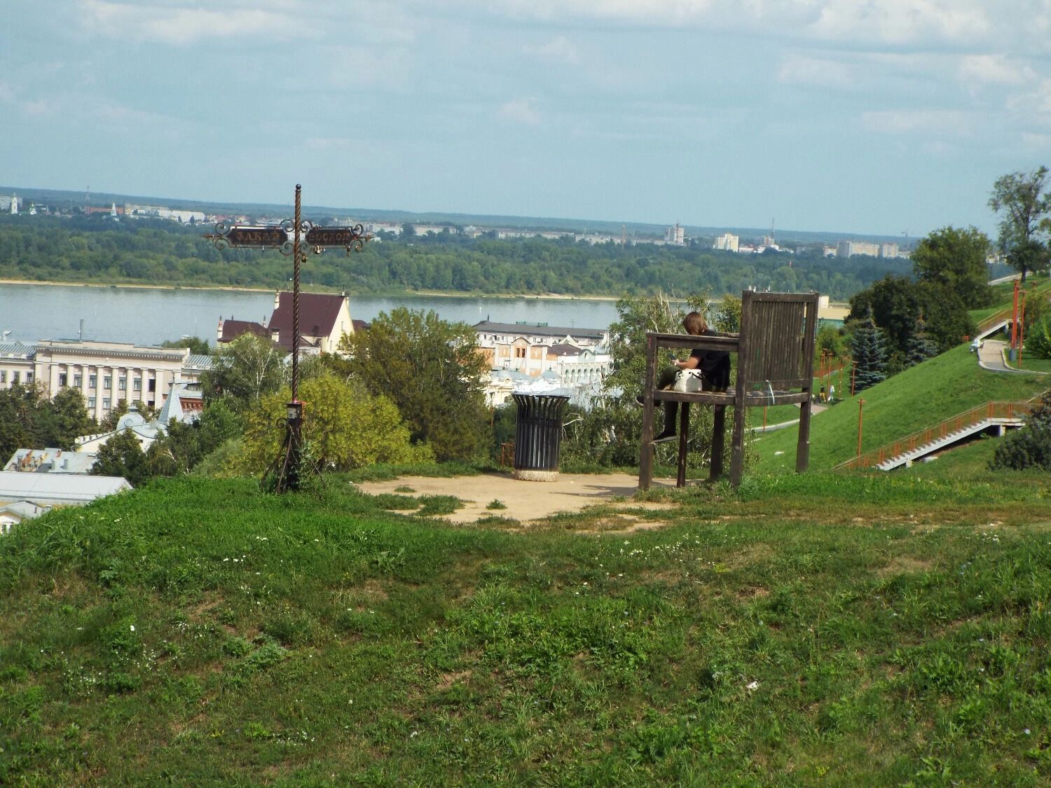 Огромная лавочка