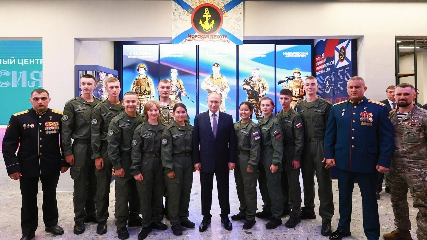 Владимир Путин открыл первый филиал Национального центра Россия во Владивостоке