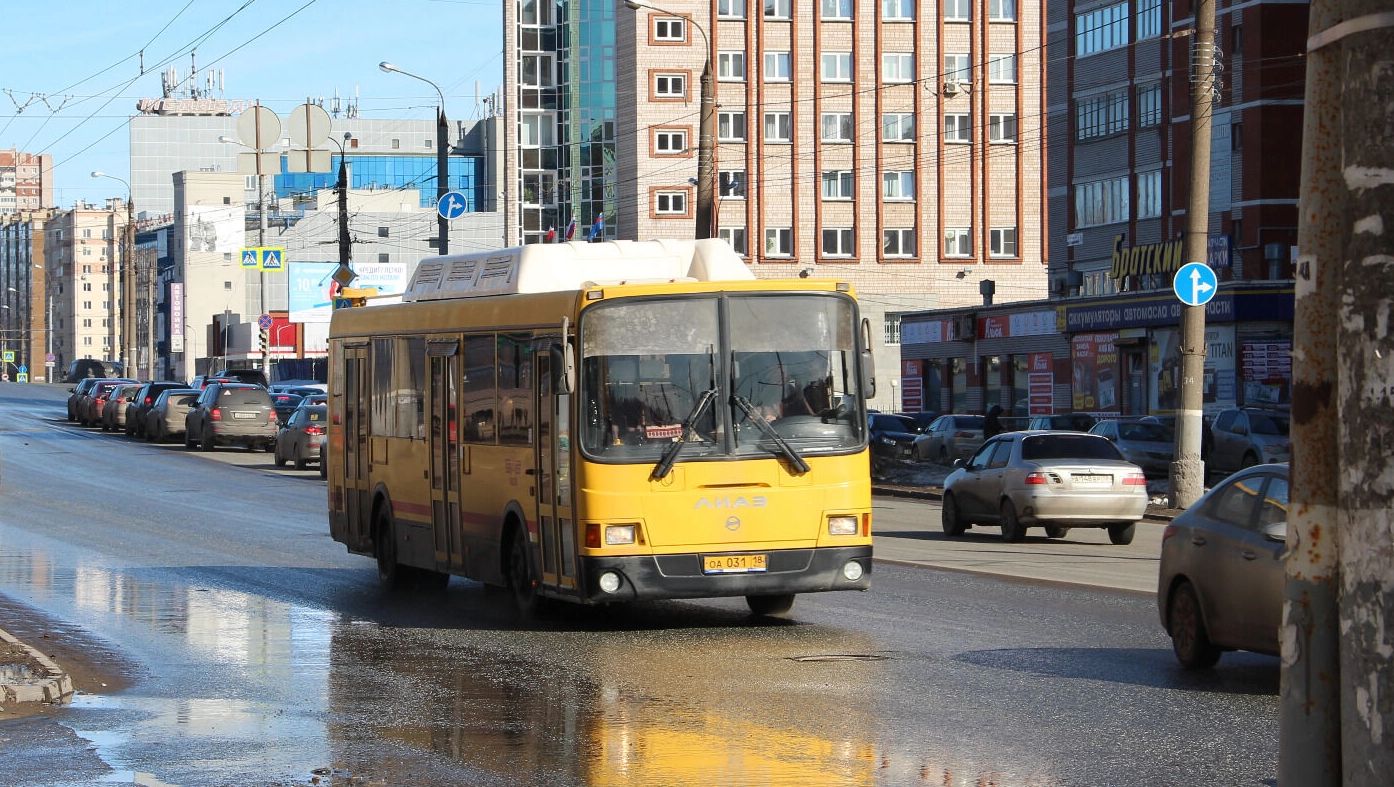 Движение автобусов временно закрыли на улице Чугуевского в Ижевске