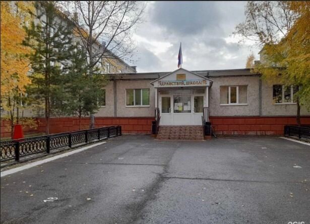 Средняя школа № 45 по Взлетному проезду, 3, в 27-м микрорайоне заработала один из самых низких баллов среди сургутских школ по версии 2ГИС — 3.5 из 5.