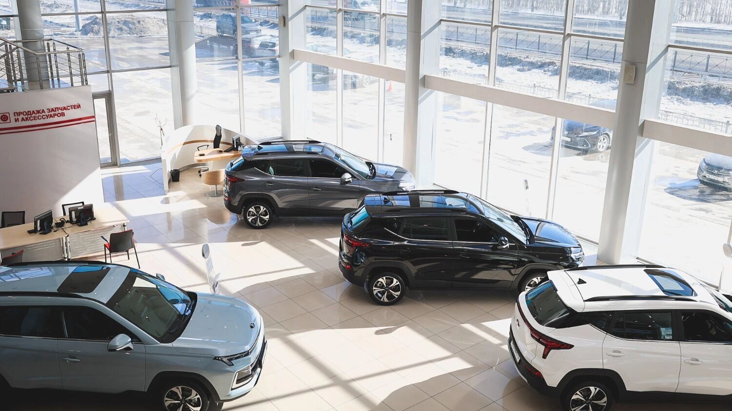Никто не хочет покупать Lada Vesta. Причины обвала продаж у АвтоВАЗа в августе-2025
