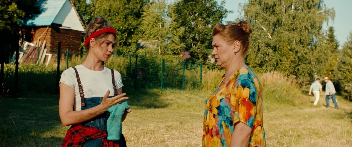 По сюжету Глеб, выросший с золотой ложкой во рту, отпрыск влиятельного бизнесмена Ивана Копытова, отправляется в село, чтобы оптимизировать производственные процессы на увядающем мясоперерабатывающем предприятии.