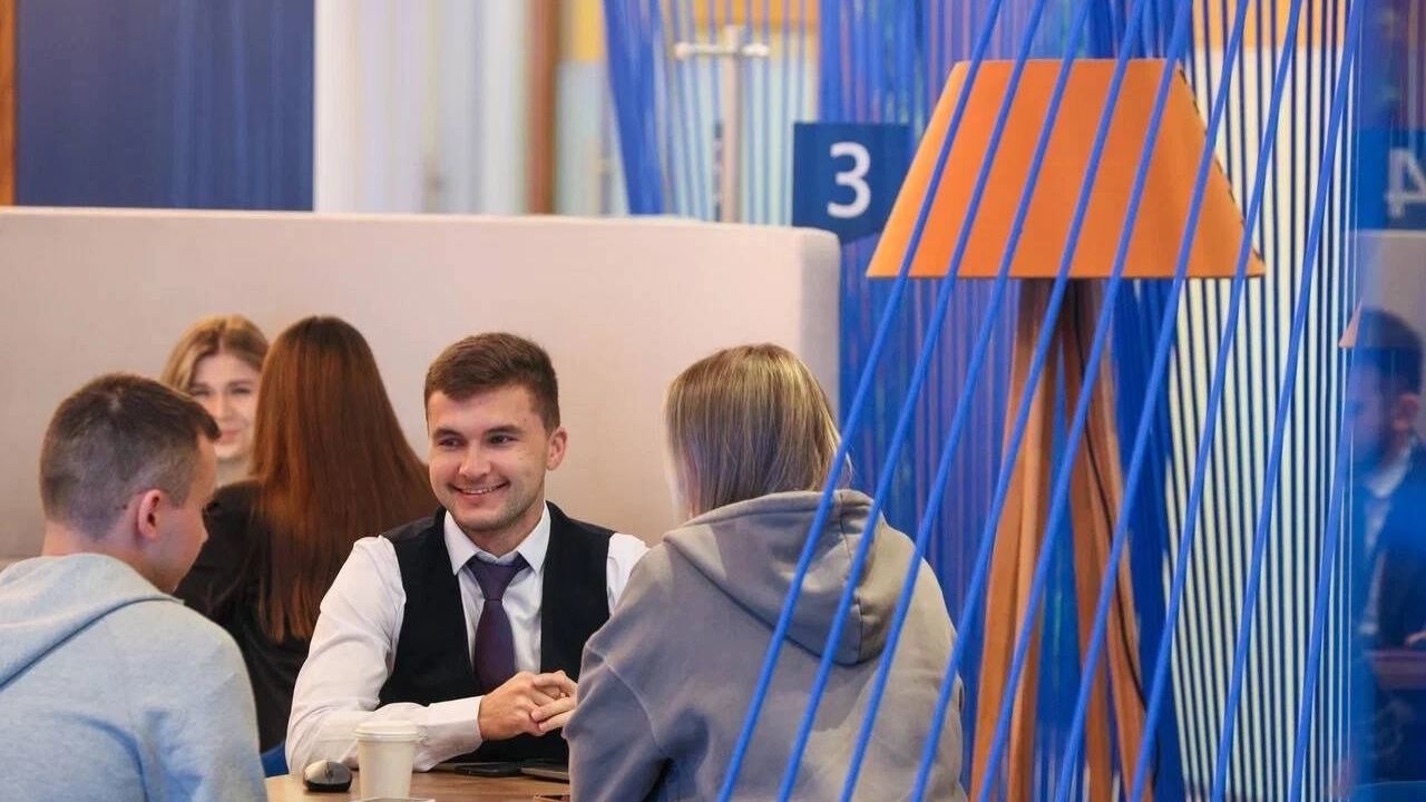 ВТБ обеспечит доступ к банковским сервисам в каждом втором отделении Почты России