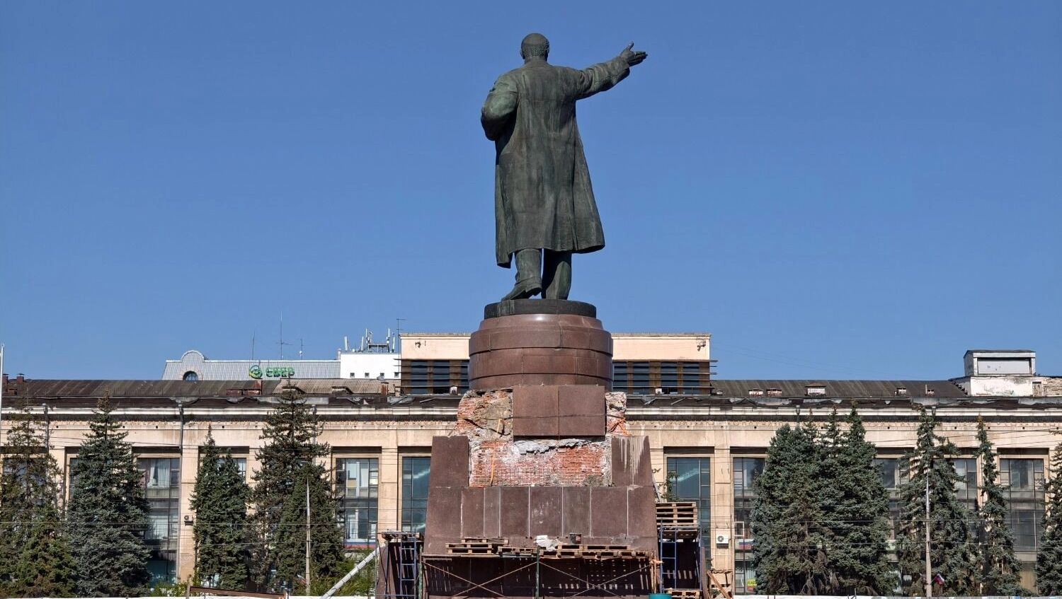 В Волгограде сорвали сроки реставрации памятника Ленину